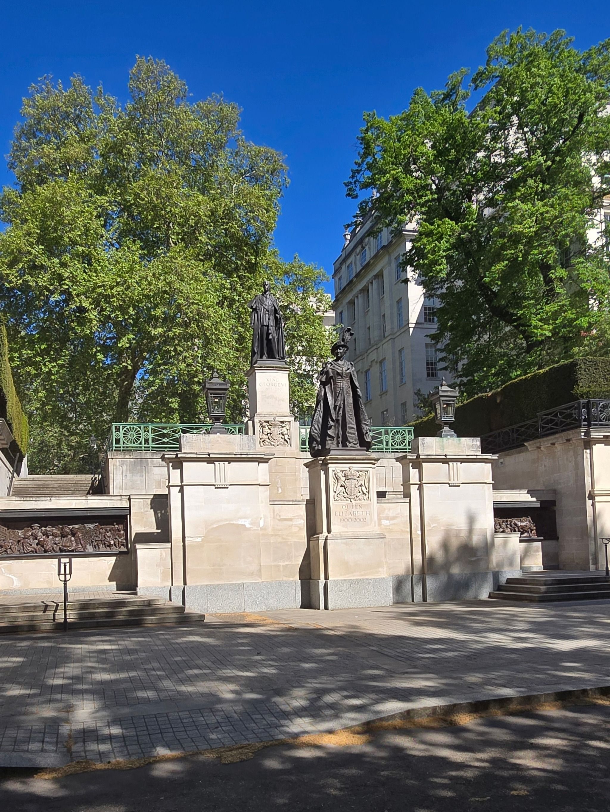 King George VI & Queen Elizabeth The Queen Mother memorials