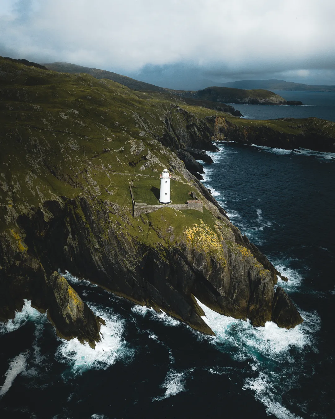 Ardnakinna Lighthouse(Teach Solais Ardnakinna)