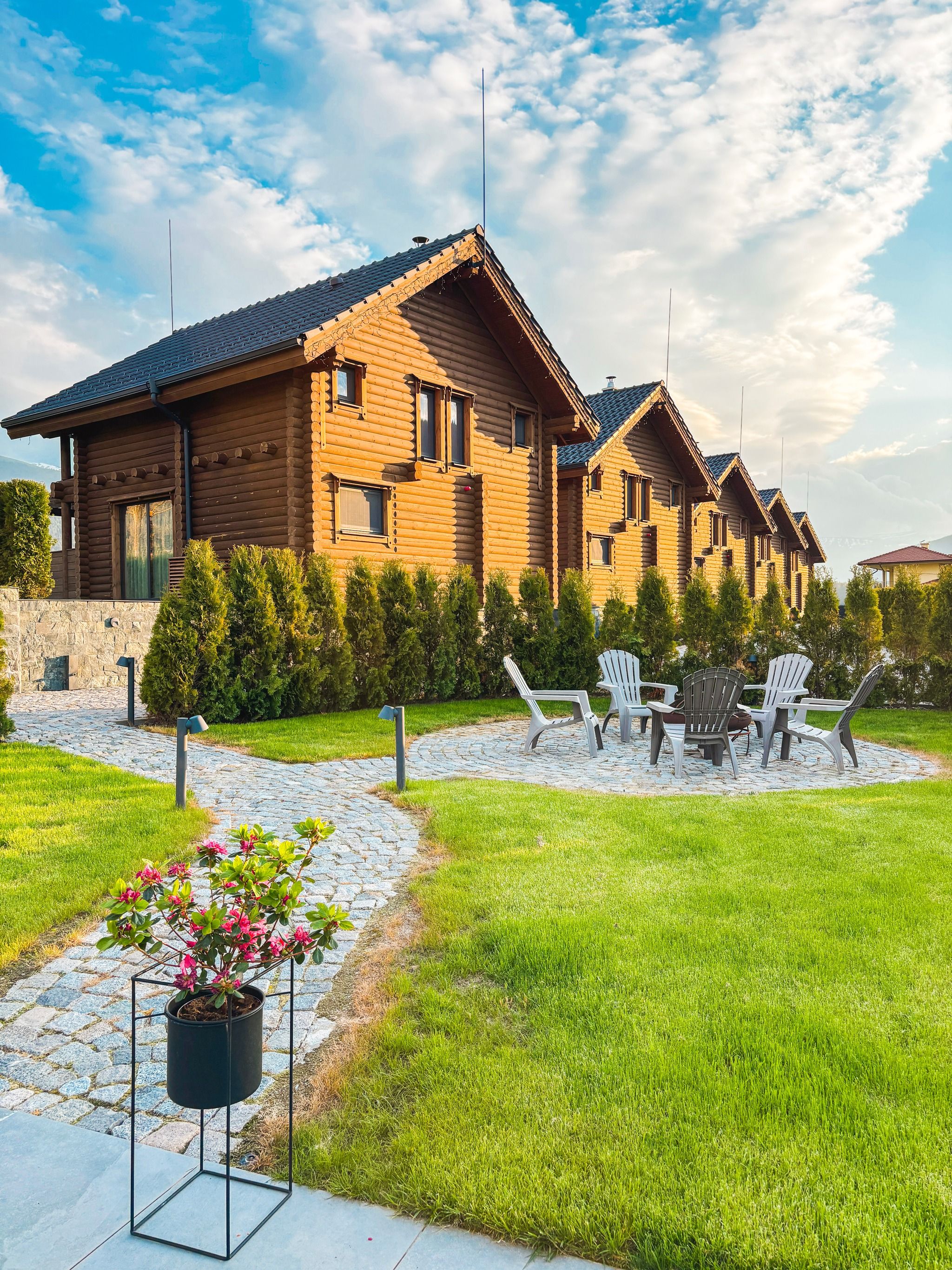 Дървена къщичка в Рила   