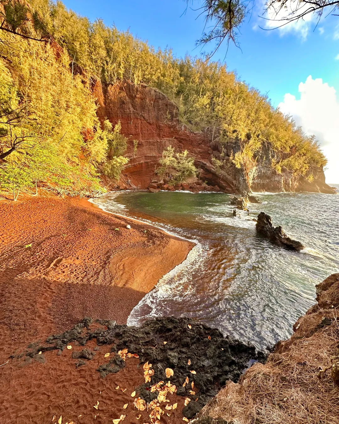 Kaihalulu Beach (Red Sand Beach)