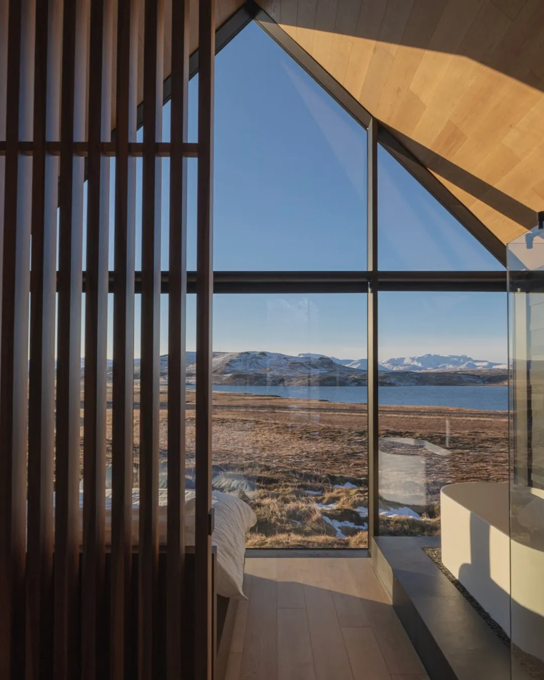 Iceland Lakeview Retreat