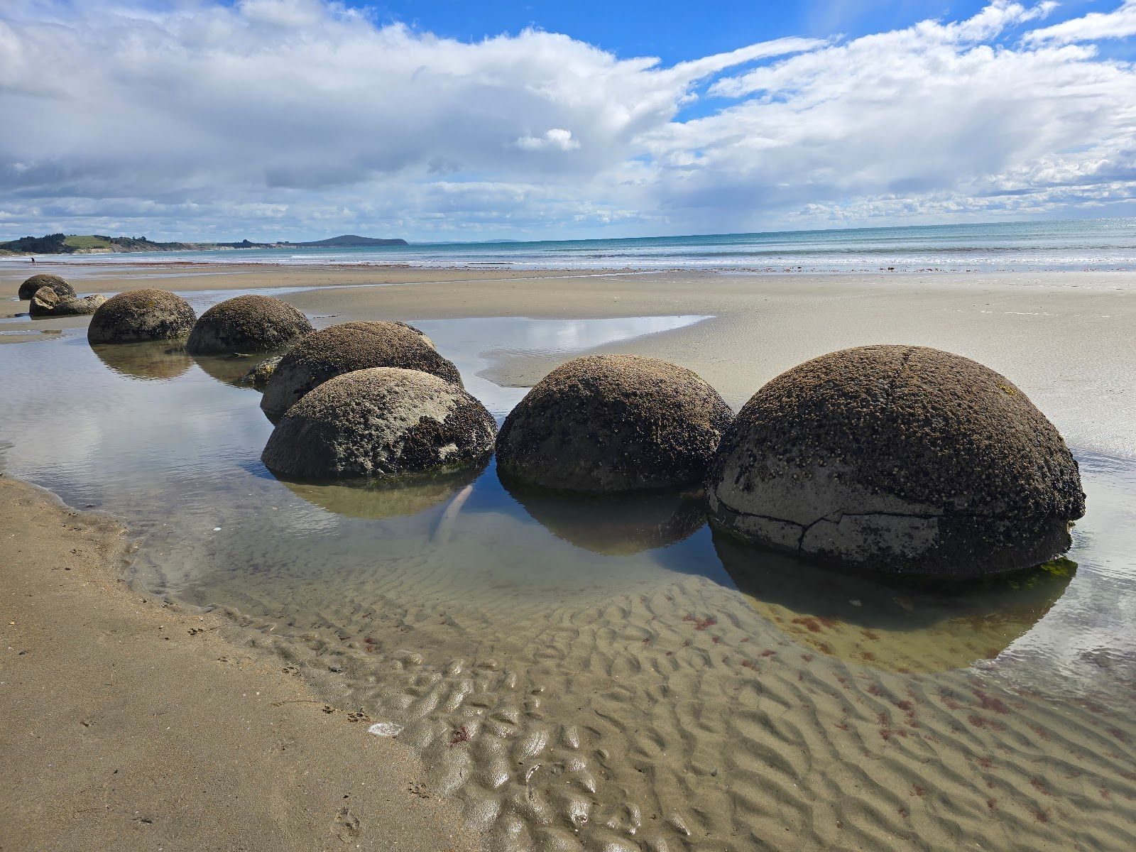 Moeraki Boulders Beach