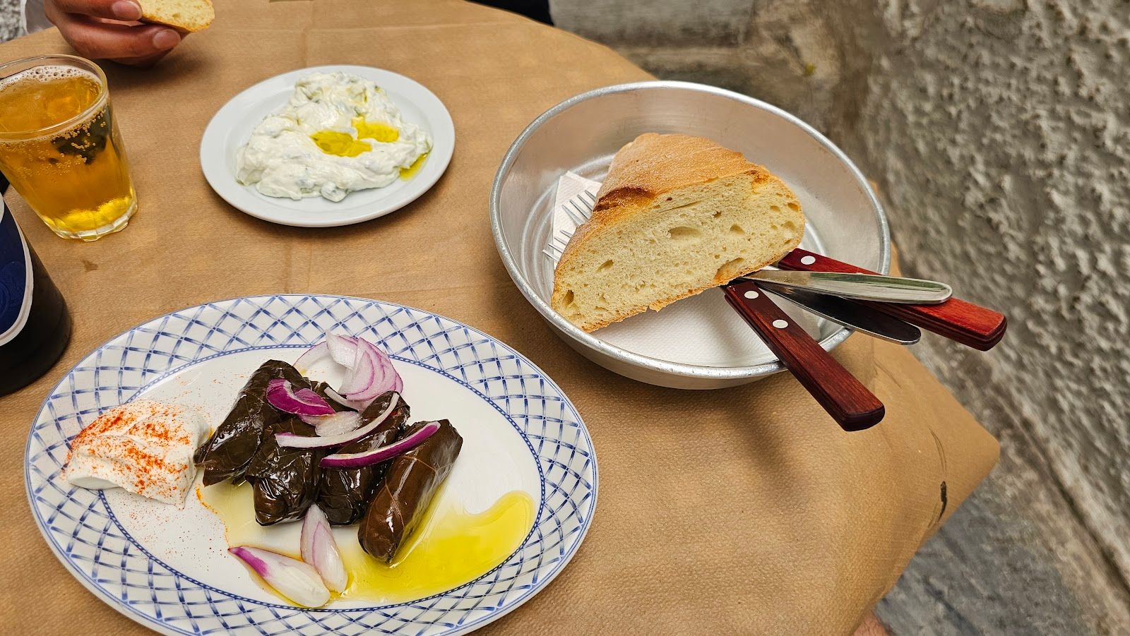 Avli