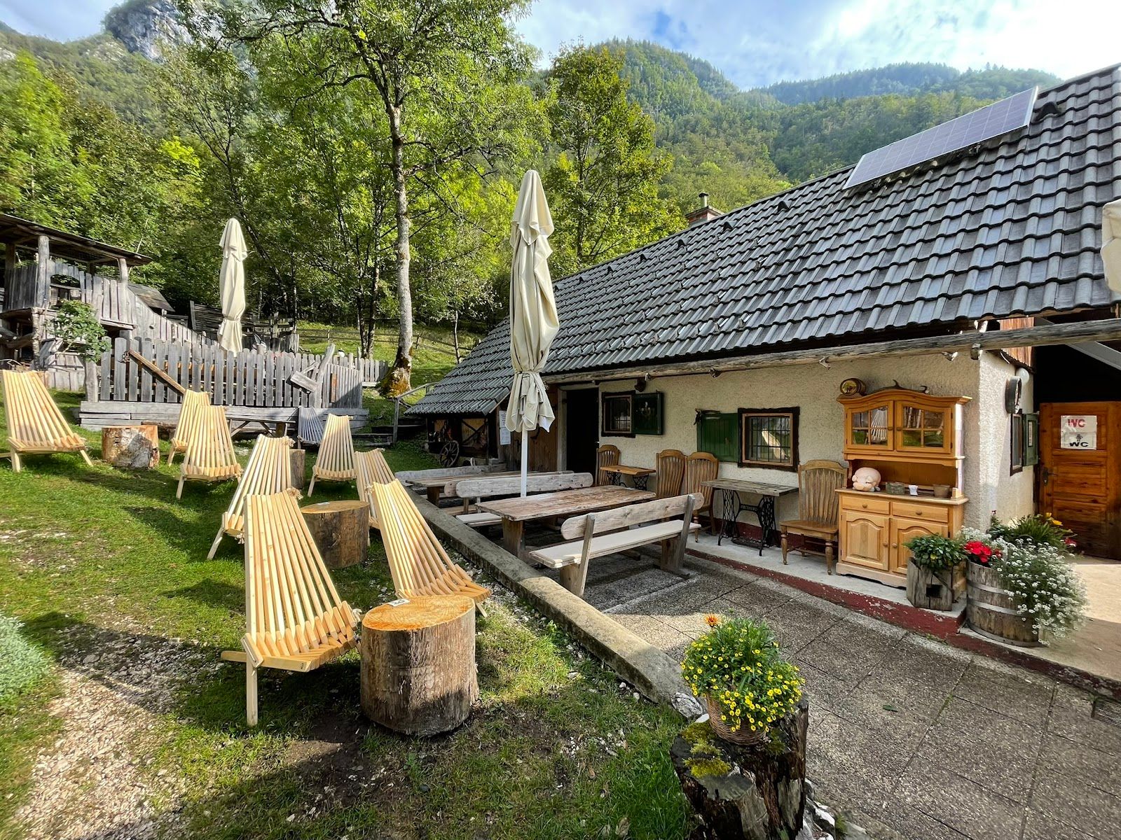 Okrepčevalnica - Snacks Slap Voje