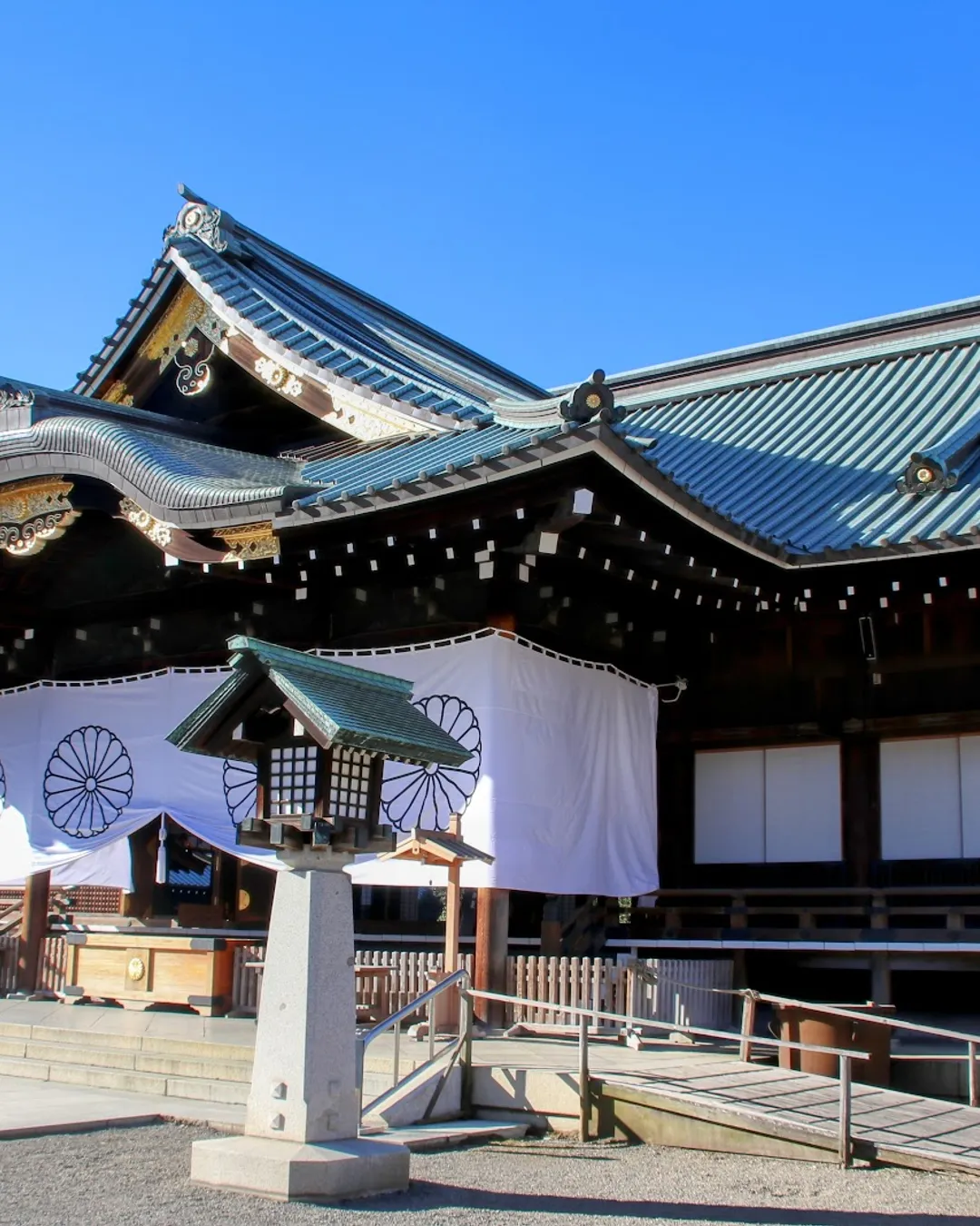 yasukuni NAGANUMA Yasukuni Shrine - Tokyo Travel Guide | japan365days