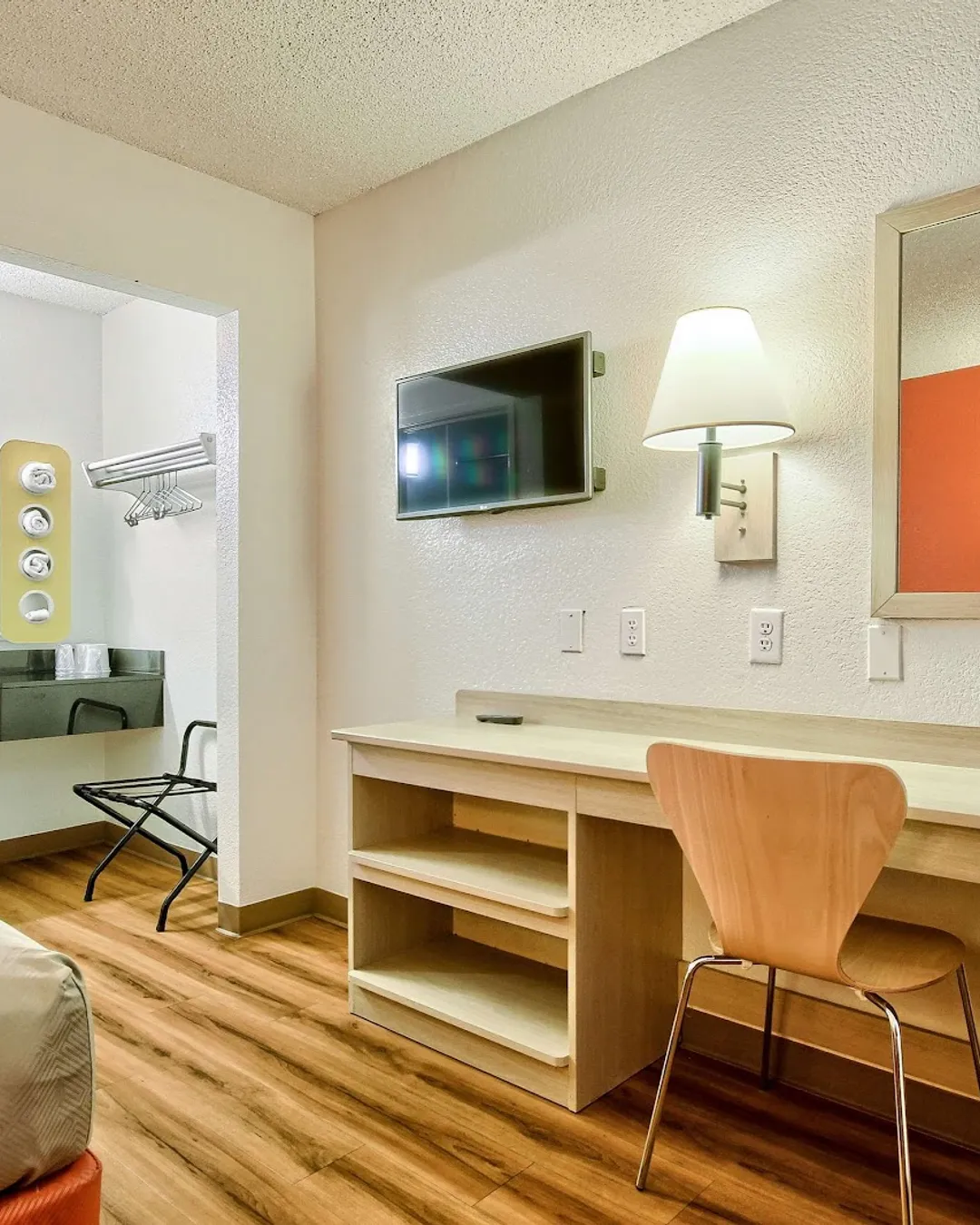 Motel 6 Fresno, CA - Blackstone South