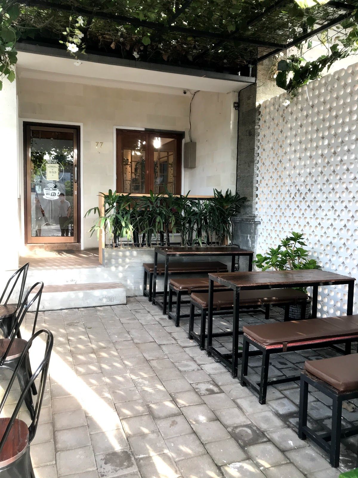 Tarabelle (Donuts, Coffee & Eats)