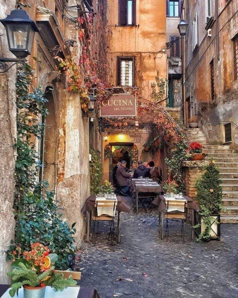 Vicolo di San Simeone - Rome, Italy - Rexby