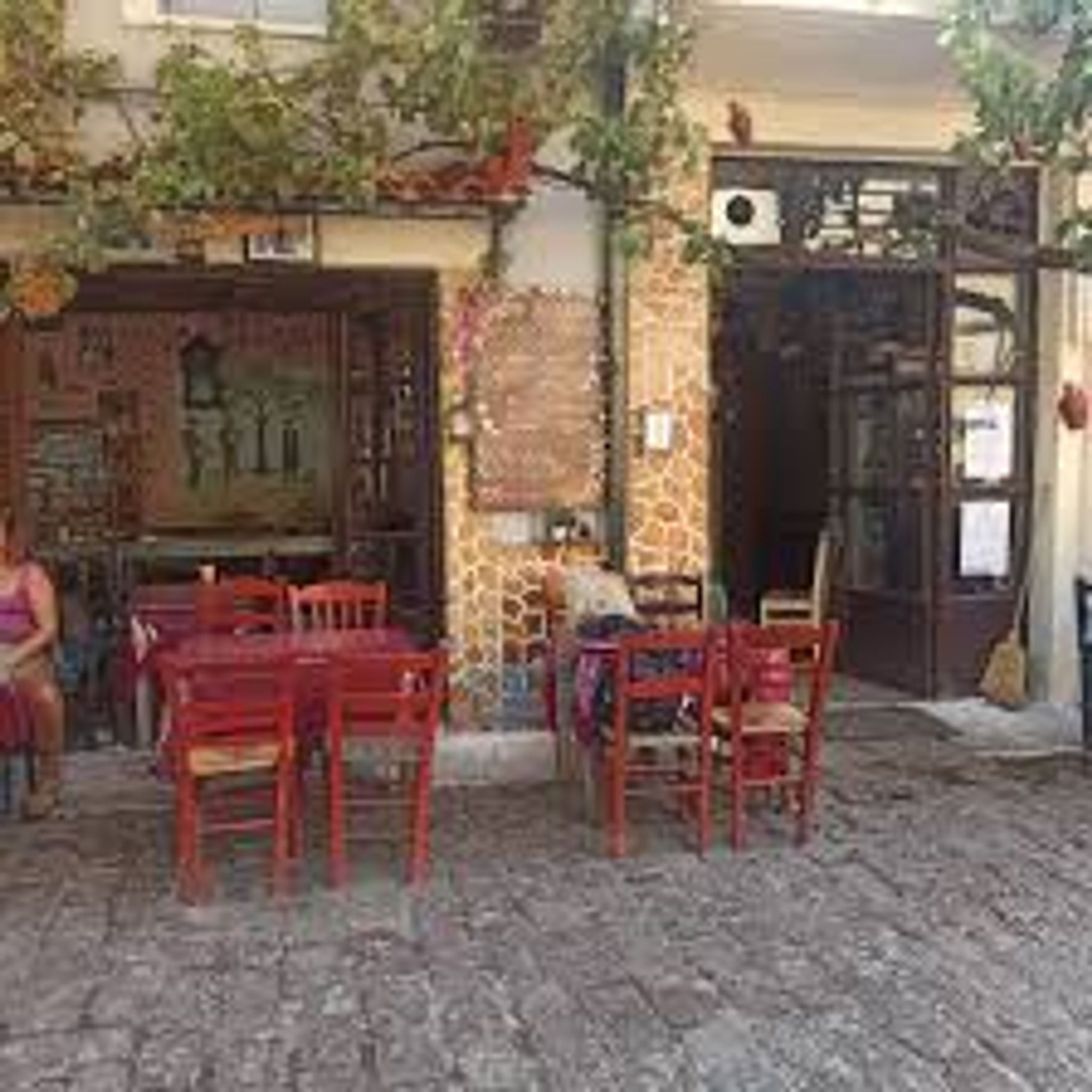 Καφενείο ουζερί ΝΤΙΛΗΣ