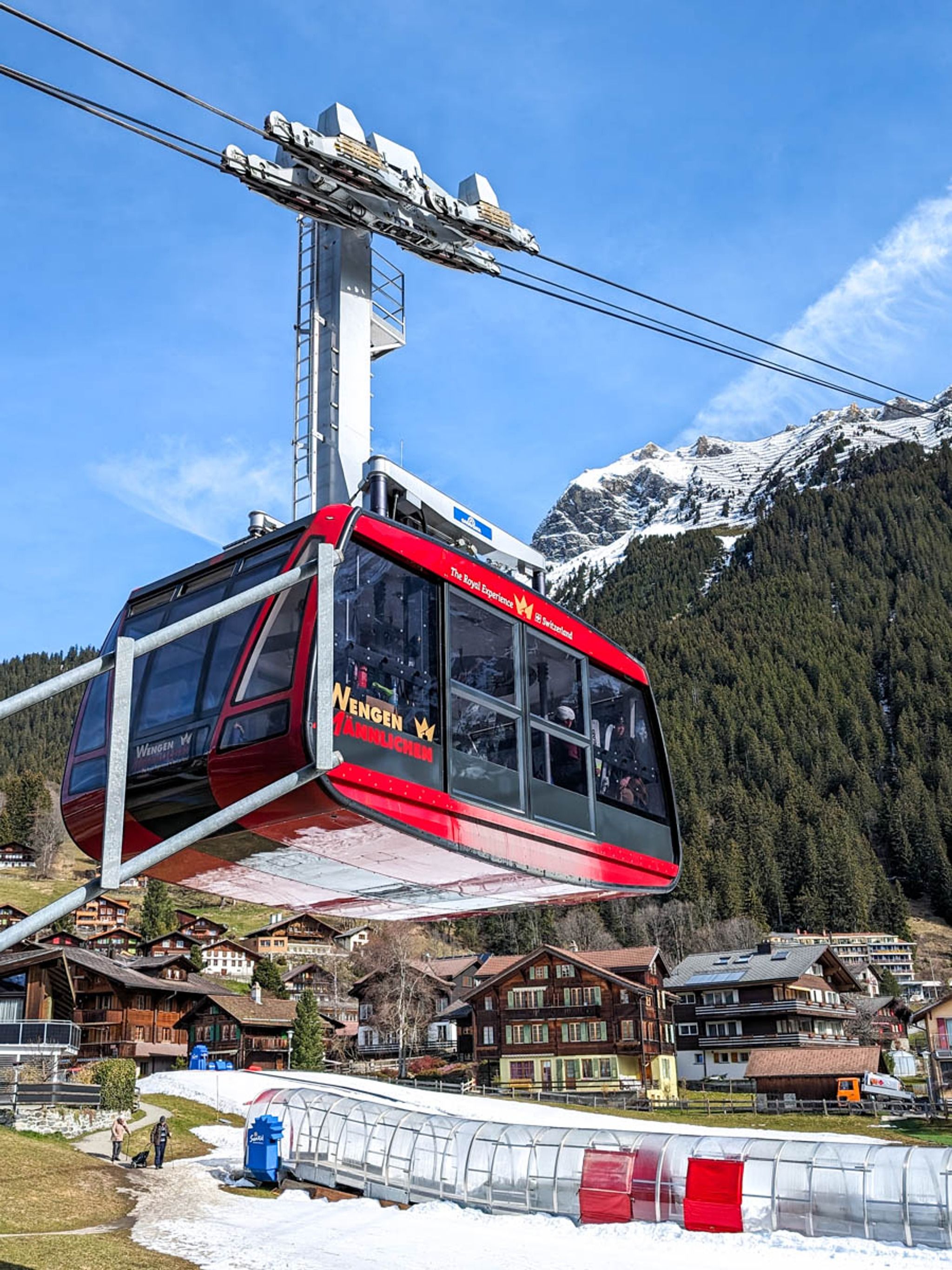 Cable Car: Wengen to Männlichen: Thrilling ride up mountain