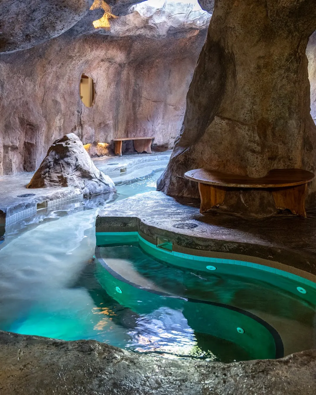 Fox Hotel & Suites🦊♨️