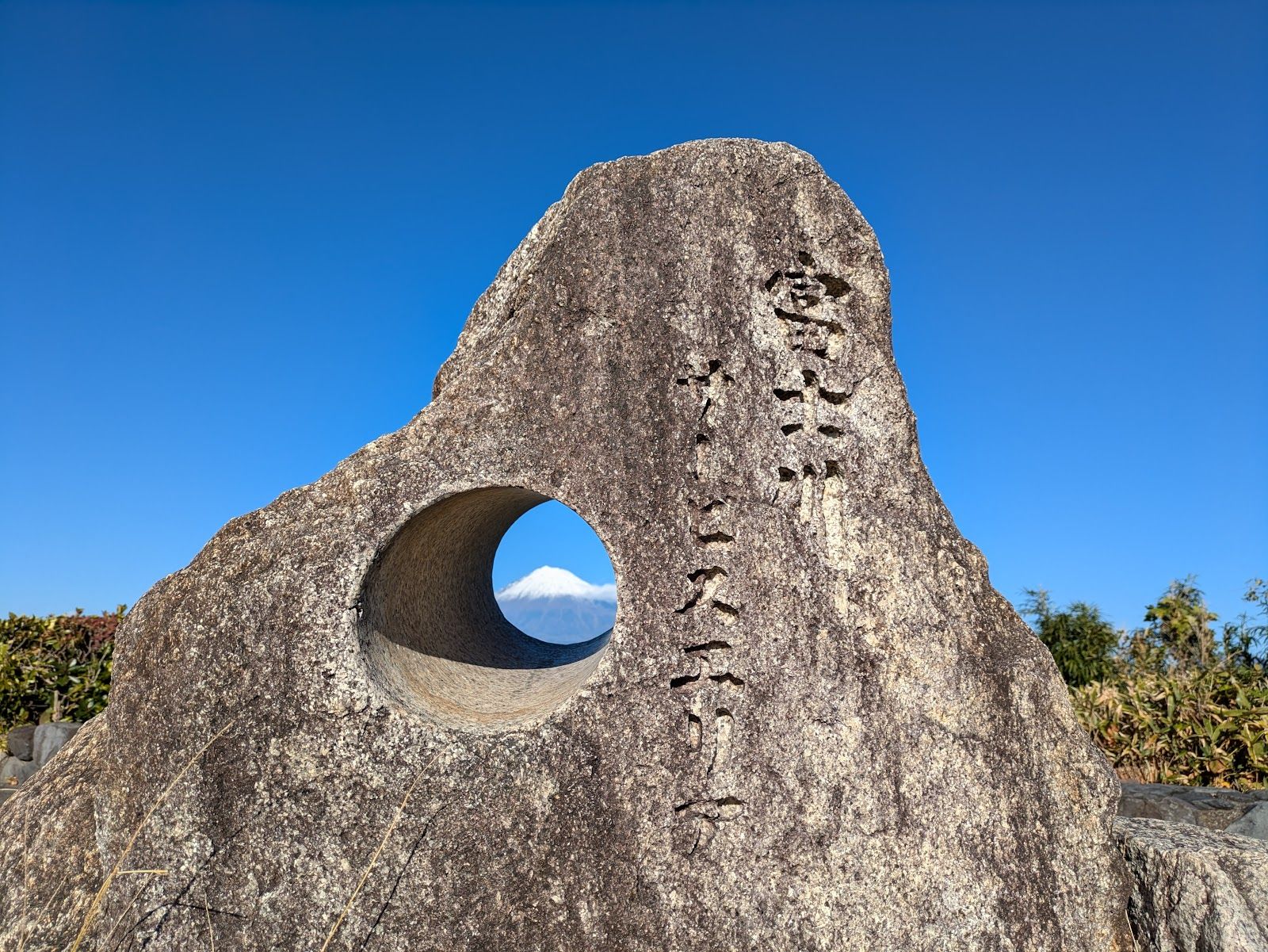 覗き穴富士山展望石- Japan - Rexby