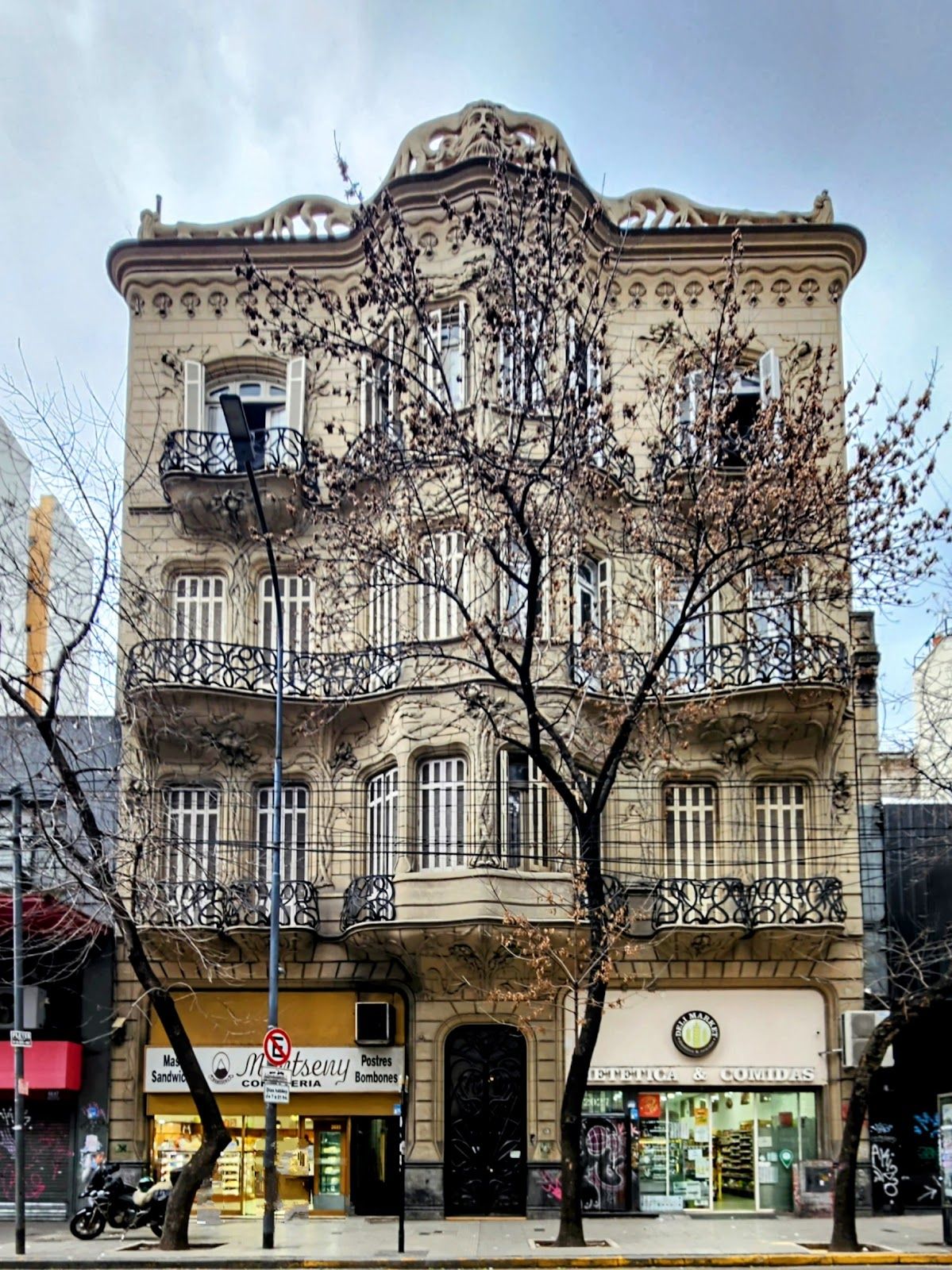 Palacio De Los Lirios (obra de Eduardo S. Rodríguez Ortega)