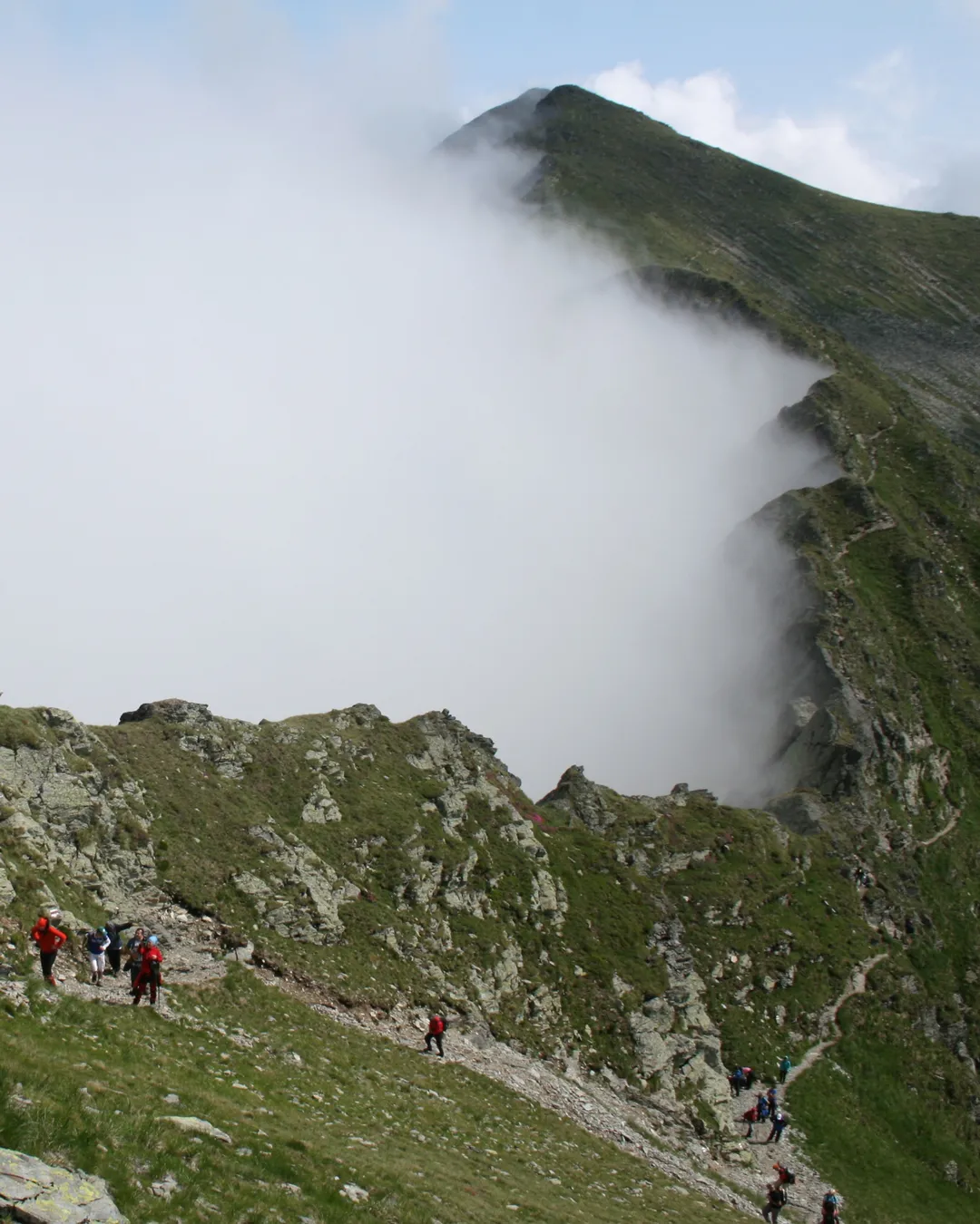 Negoiu Peak hiking trip