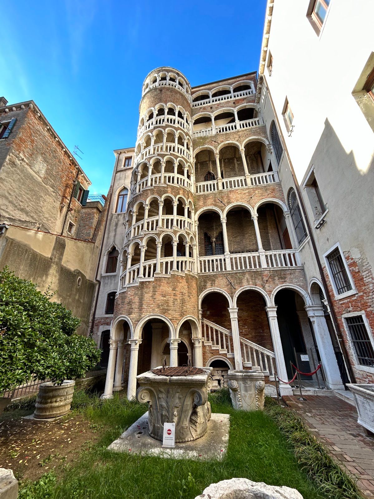 Scala Contarini del Bovolo