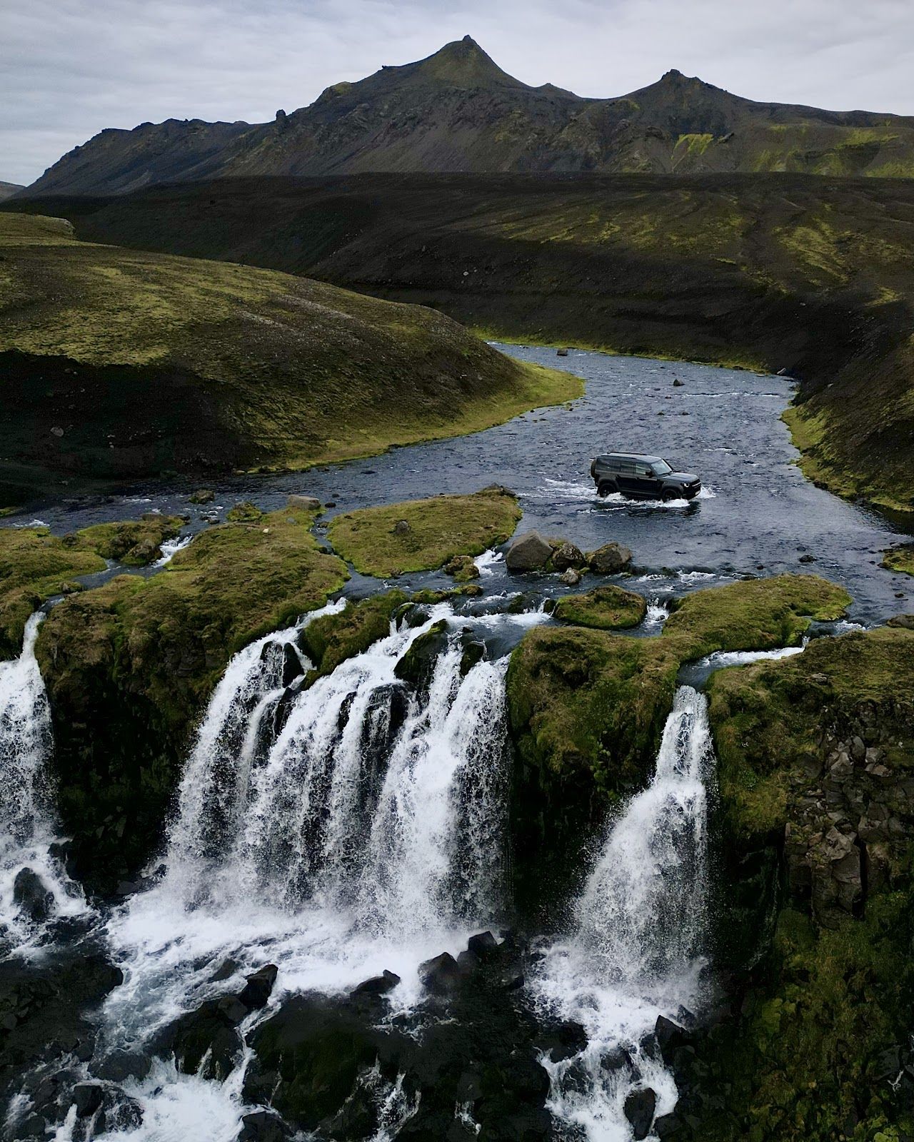 y*o様 LOST IN ICELAND Lost in Iceland: Sigurjonsson, Sigurgeir, Profusely