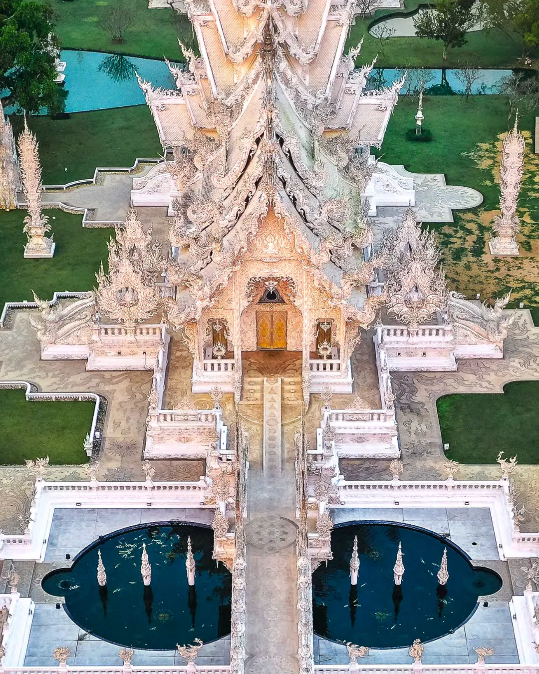 Wat Rong Khun - White Temple