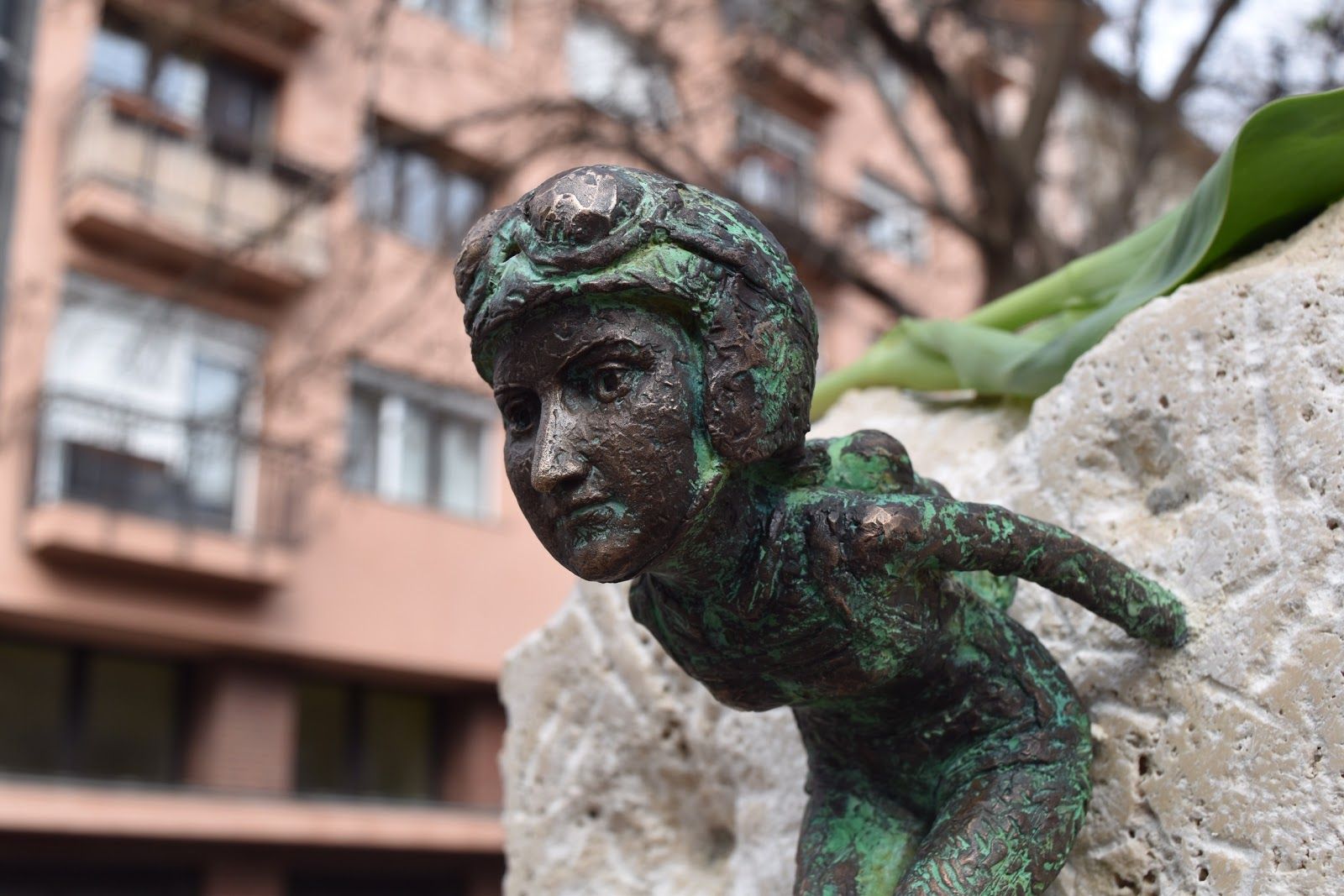 Hanna Szenes mini-statue