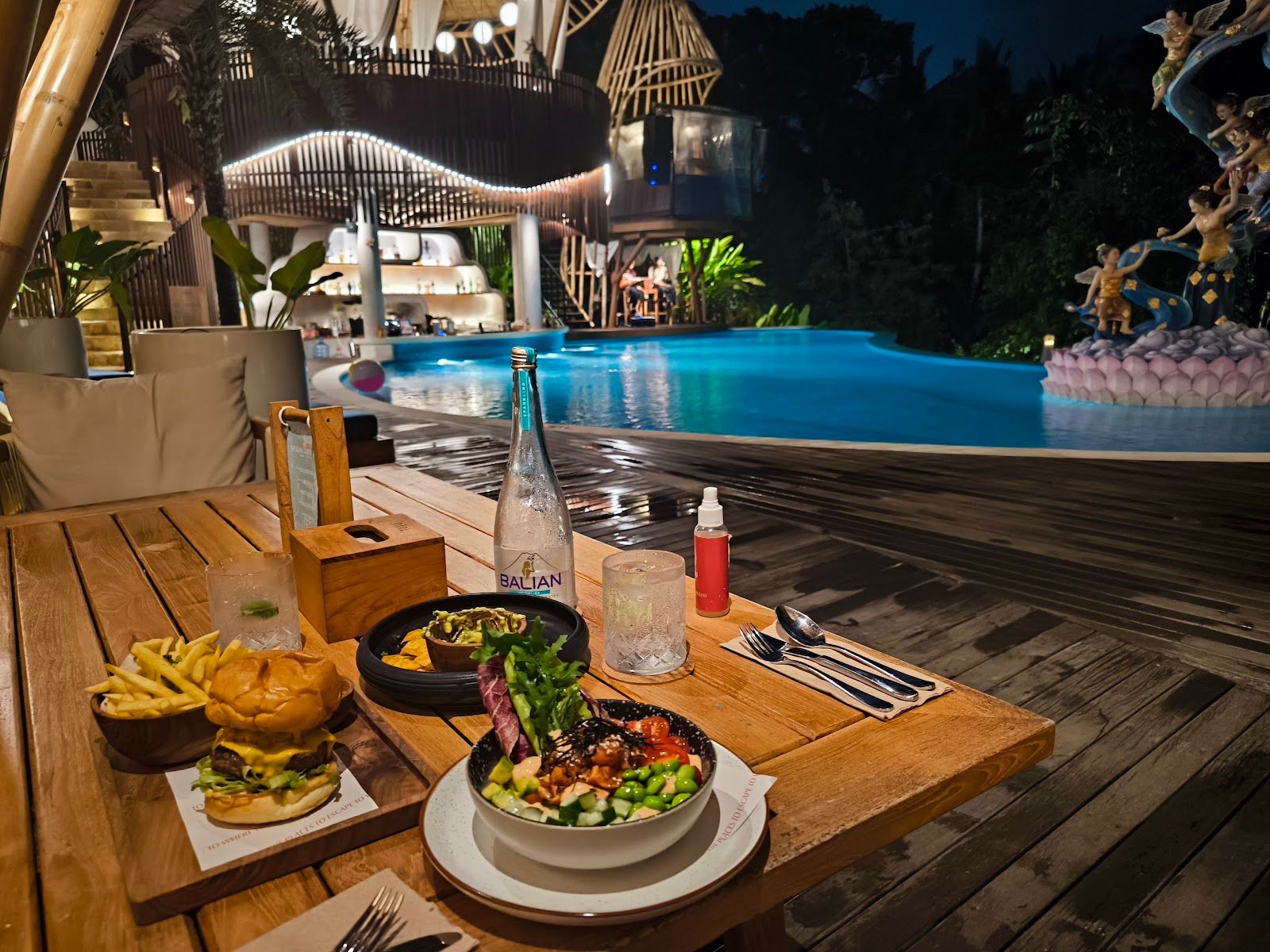 TUJU Tropic Club & Dining Ubud
