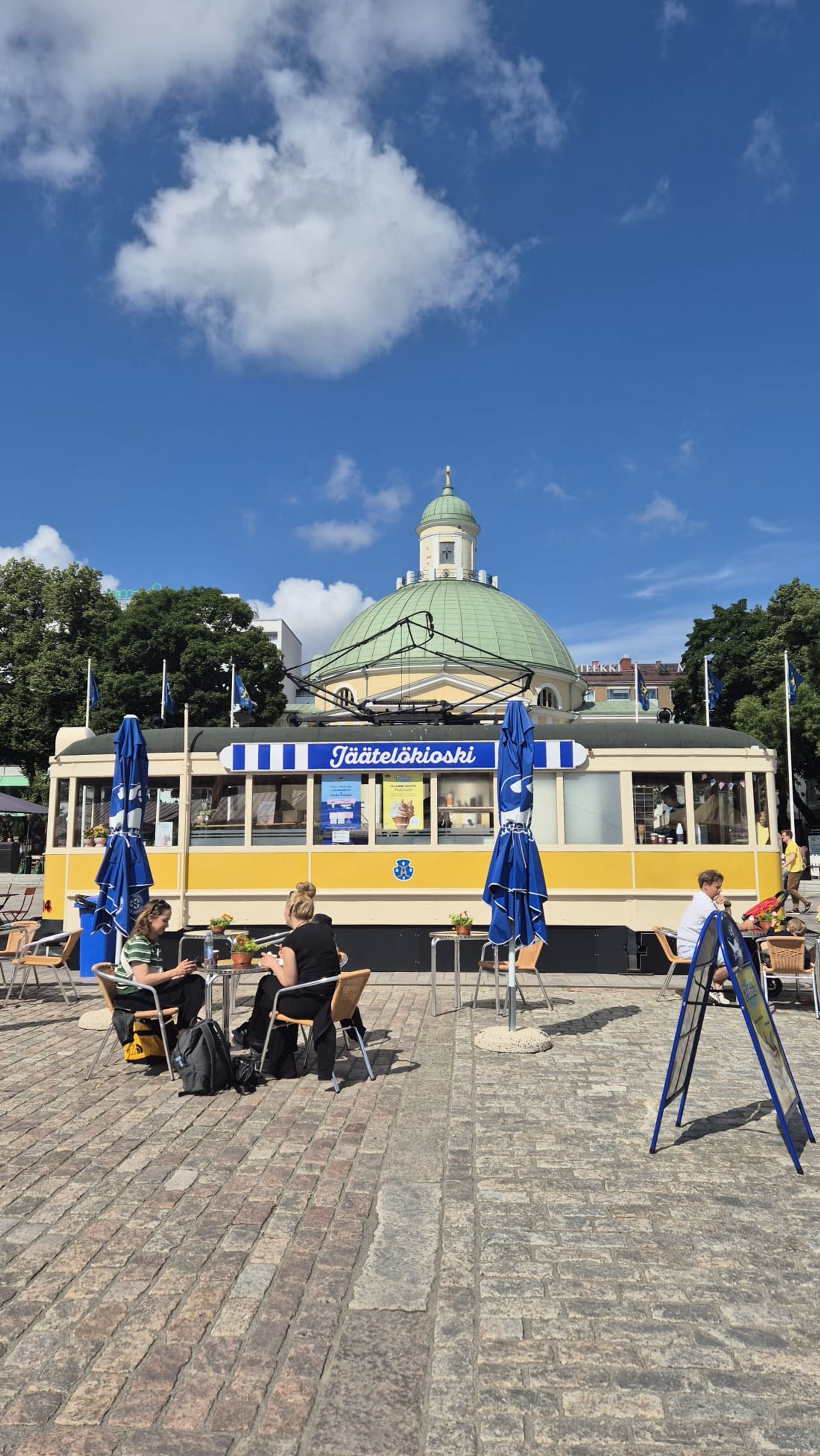 Jäätelöratikka (Ice Cream Tram)