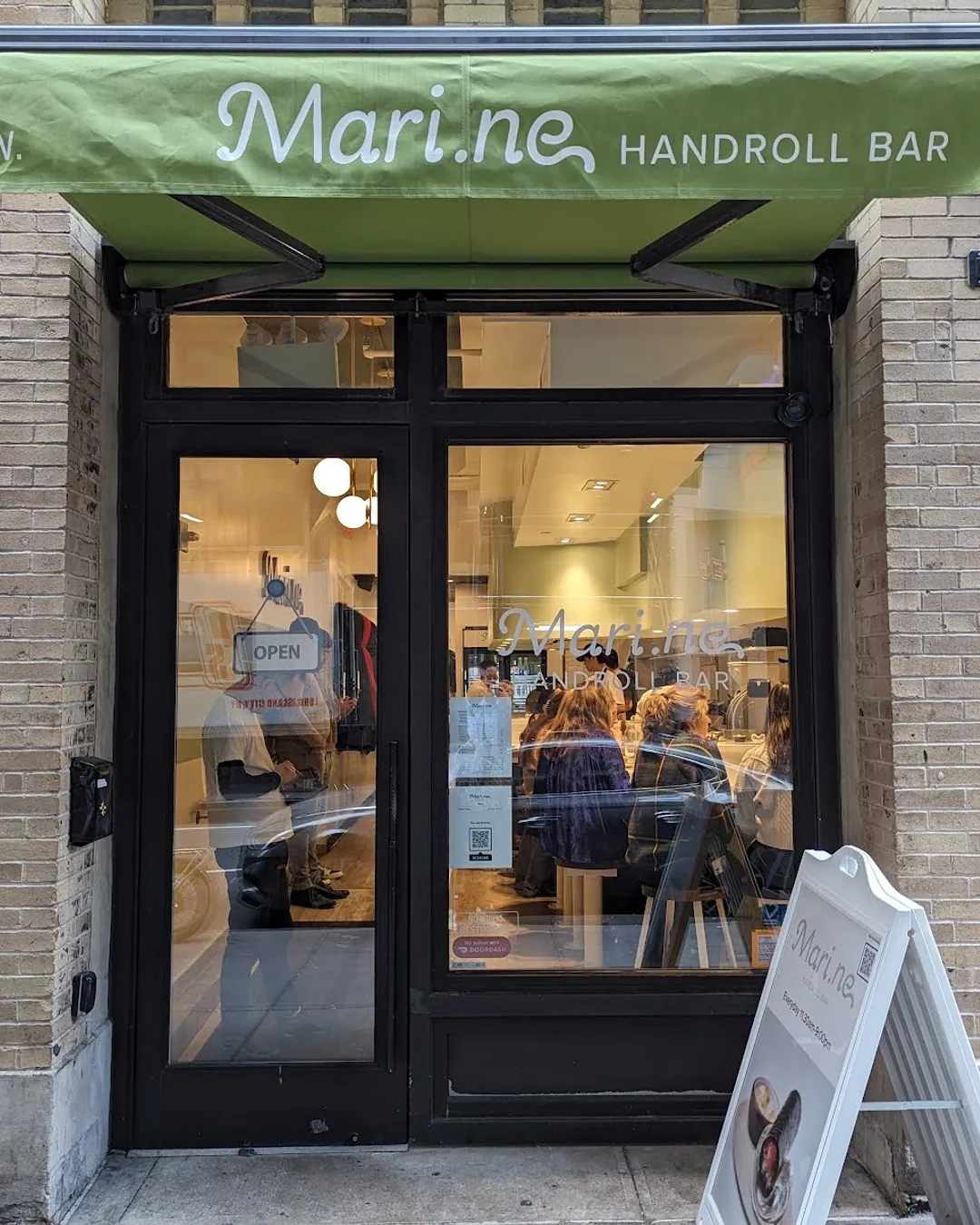 Mari.ne Handroll