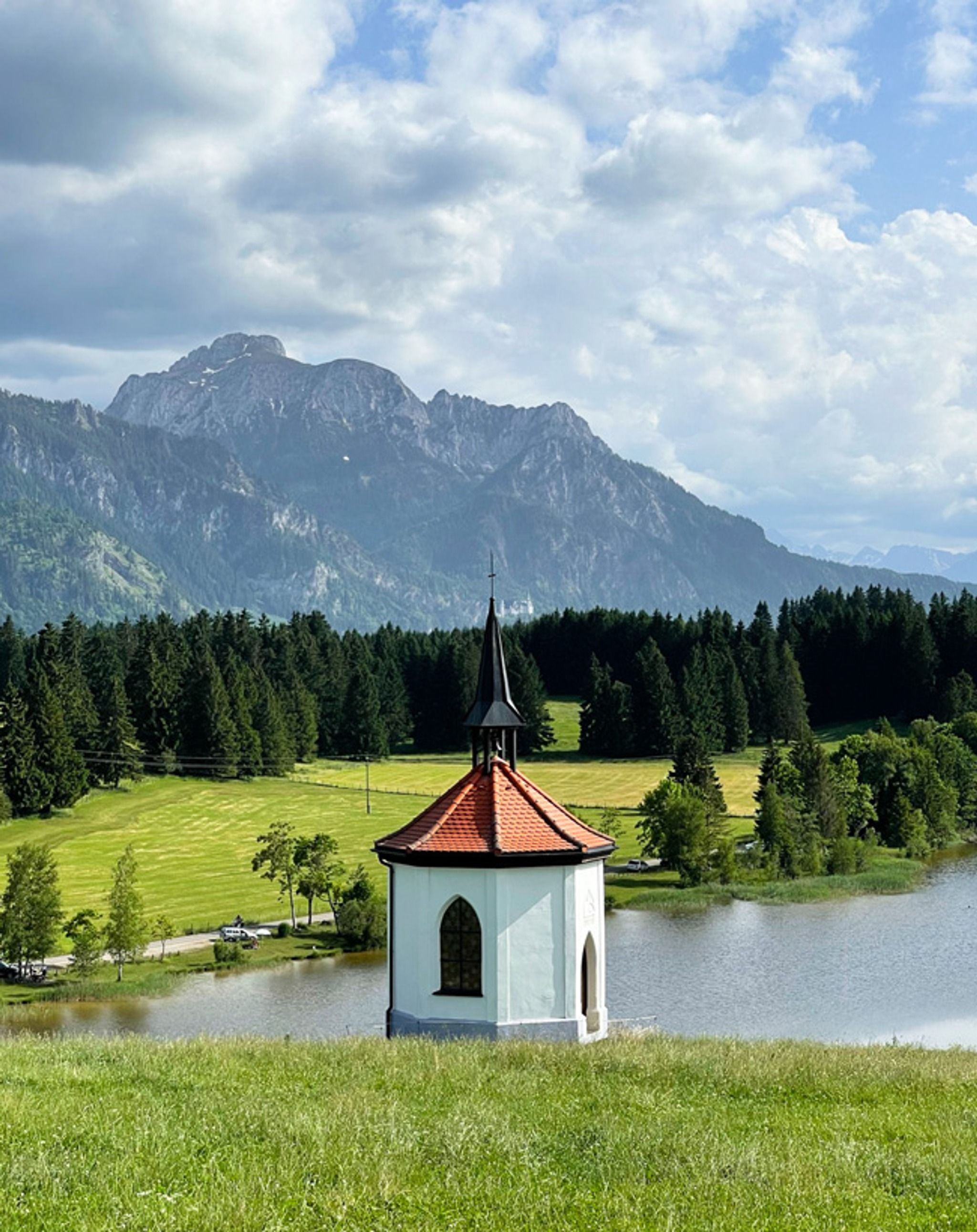 Hegratsrieder See mit Kapelle
