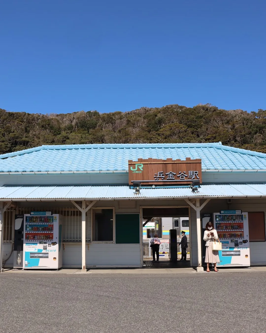 Hama-Kanaya Station