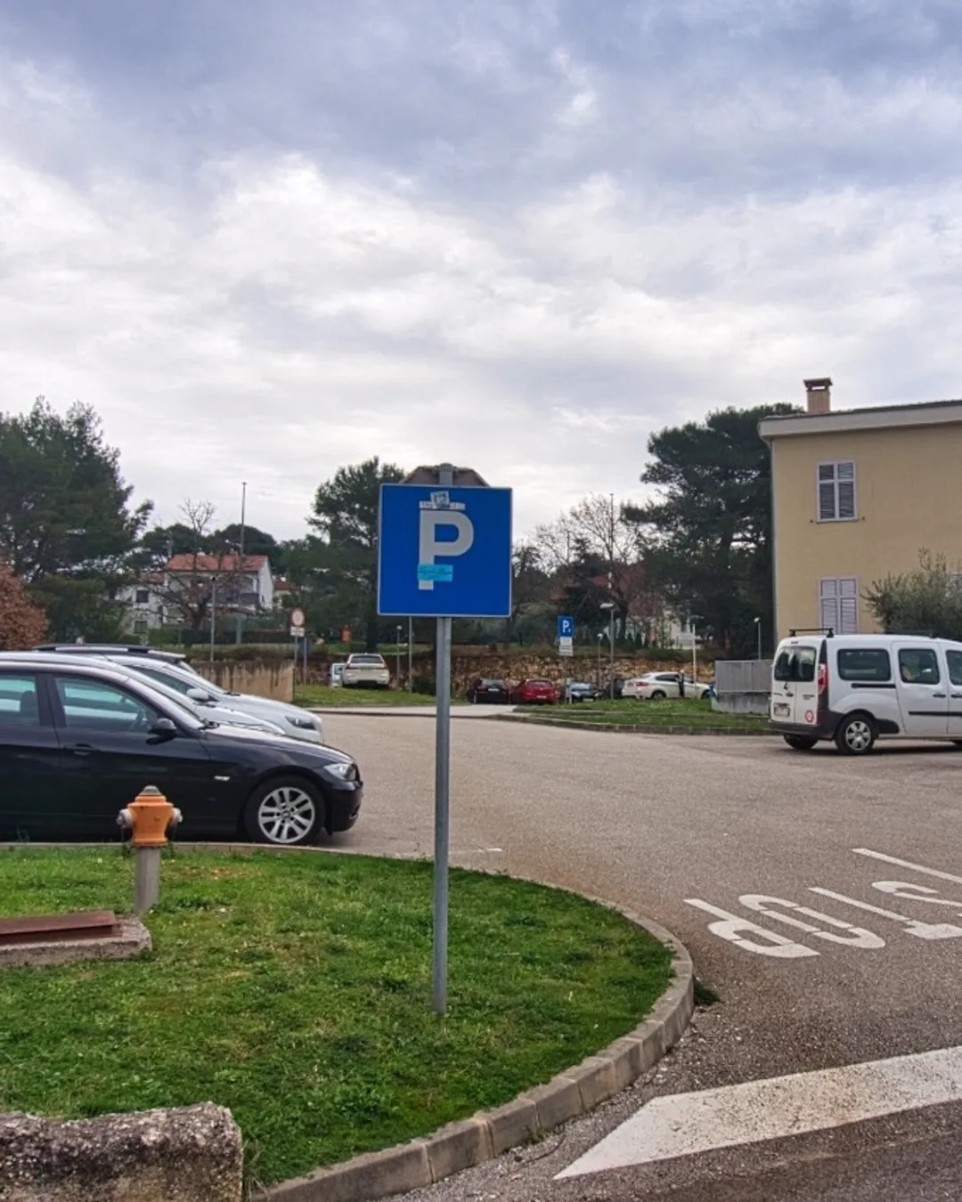 Poreč: Kostenloser Parkplatz (1)
