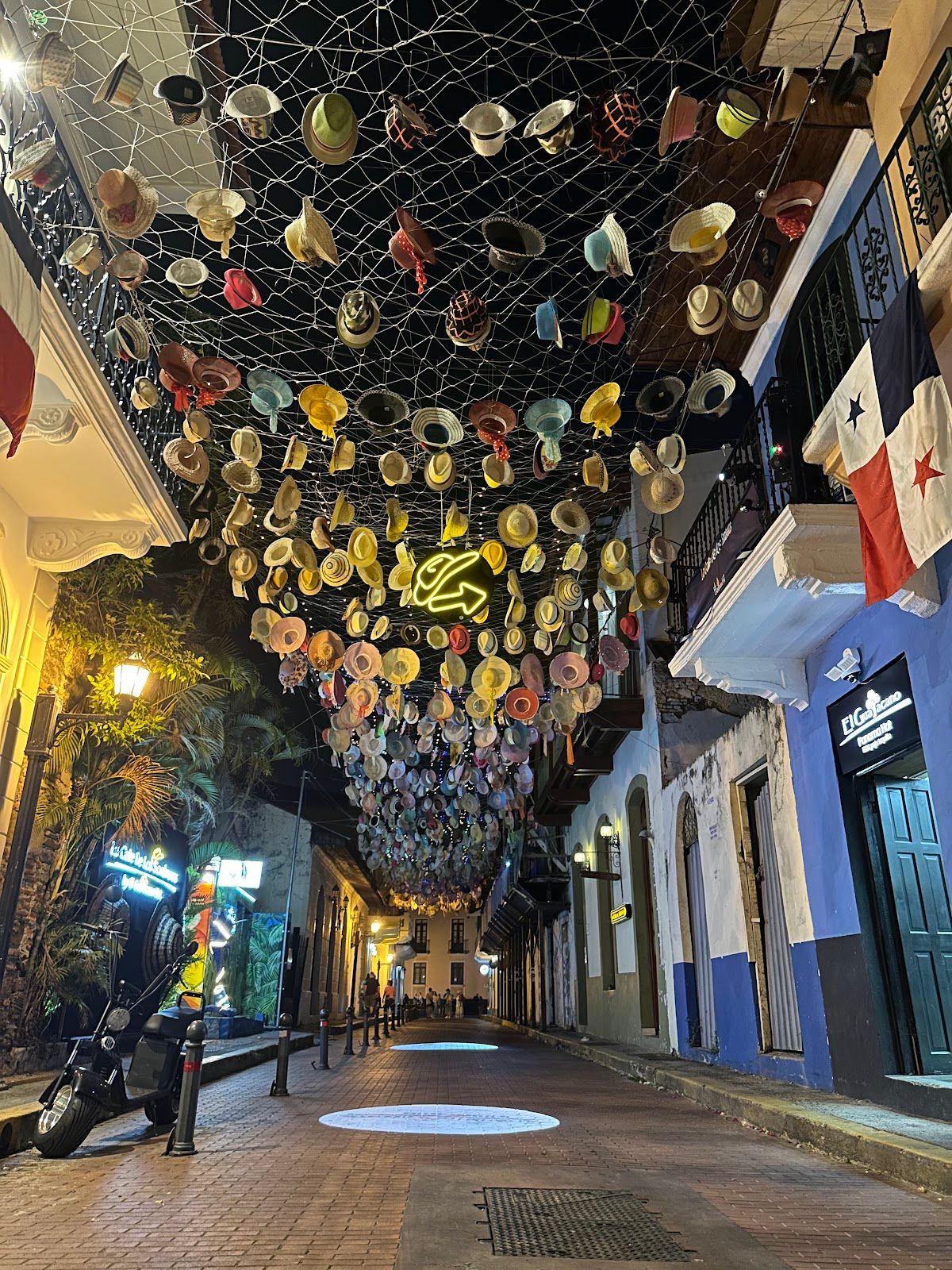 La Calle De los Sombreros