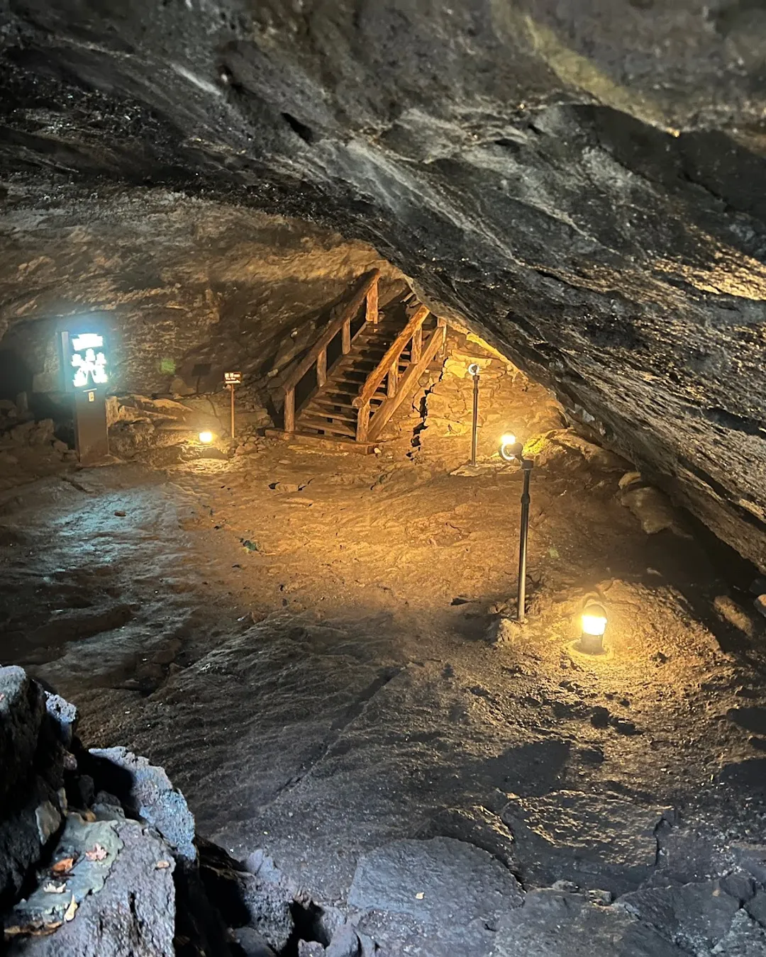 Cueva de murciélagos del lago Saiko