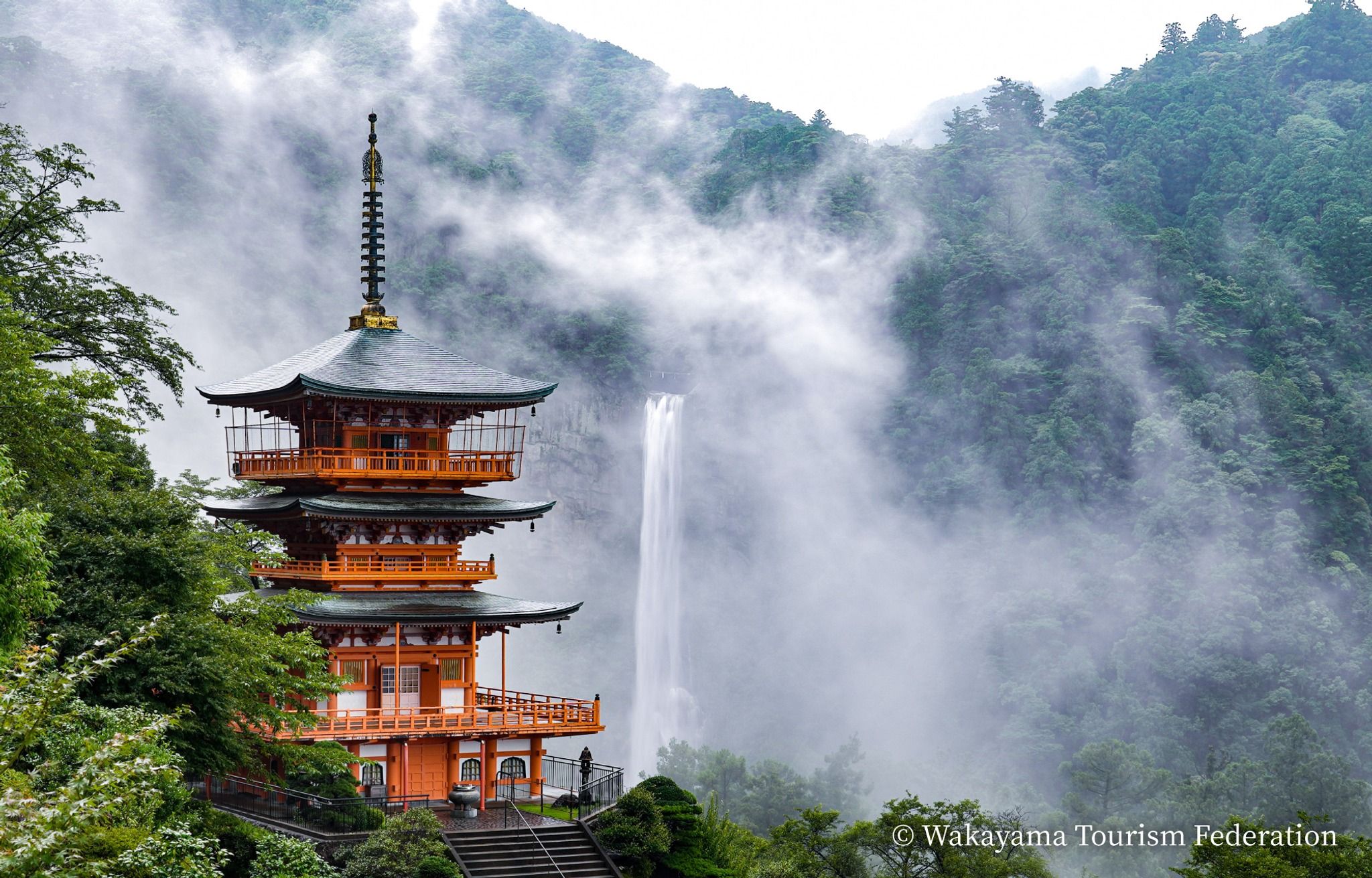 Seianto-ji Temple Sanjuno-to 3-Storied Pagoda