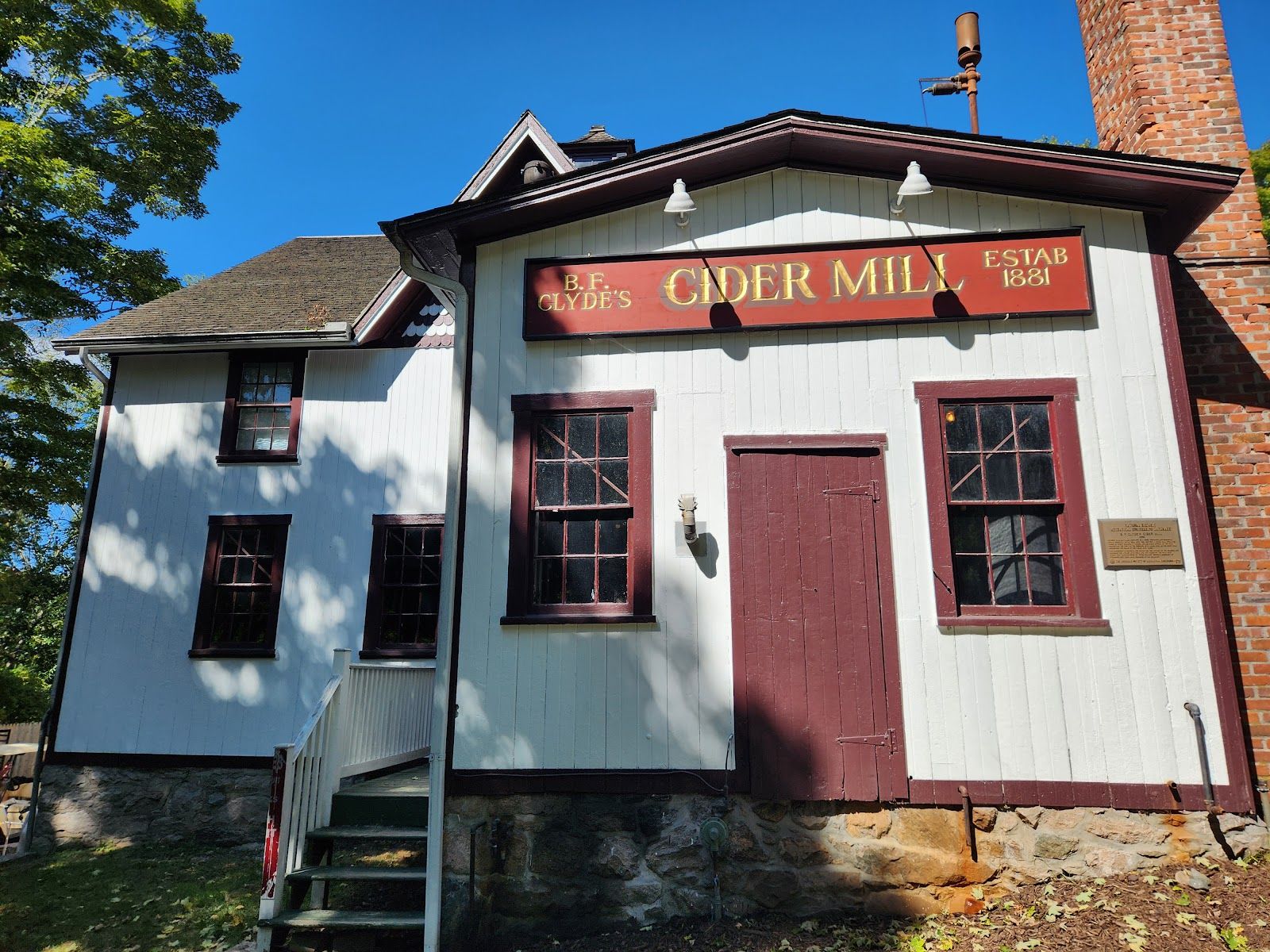 B.F. Clyde's Cider Mill (seasonal)