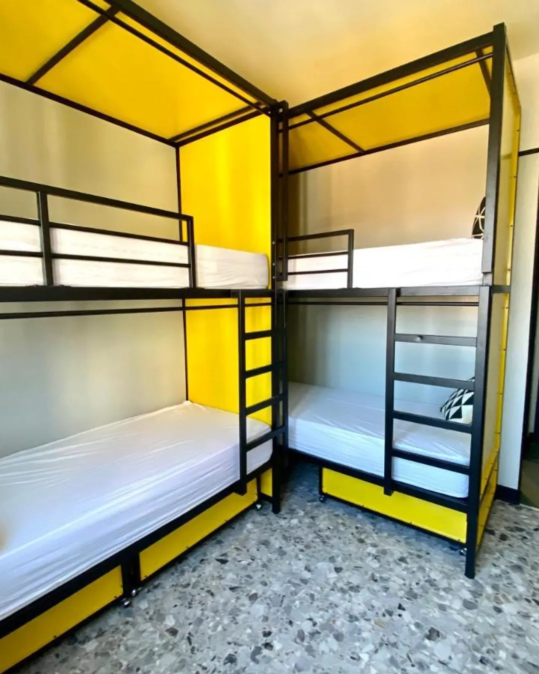 Yellow Square Hostel, Milano